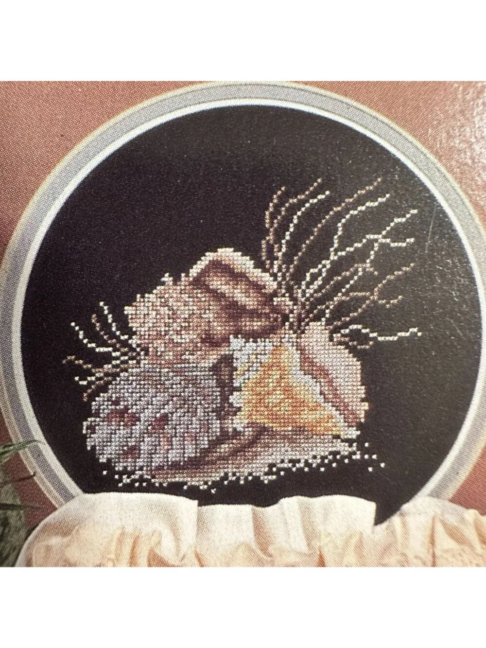 Comfort Station Cross-Stitch Pattern Book 33 Story Leaf Designs 1980s
